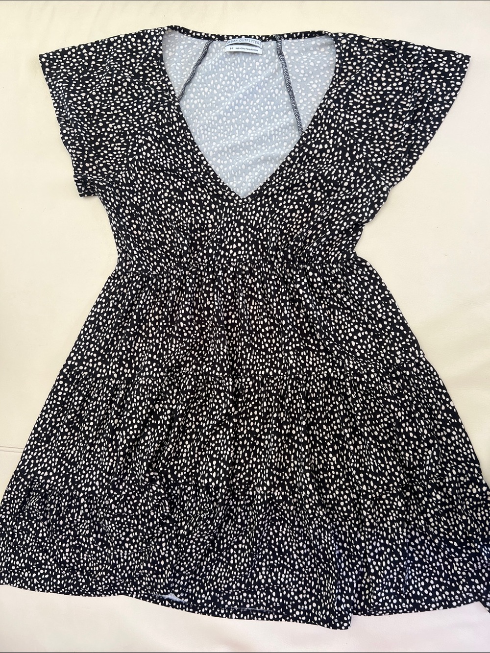 Urban Outfitters Women’s Sz S UO Julia Tiered Ruffle V-Neck Midi Dress